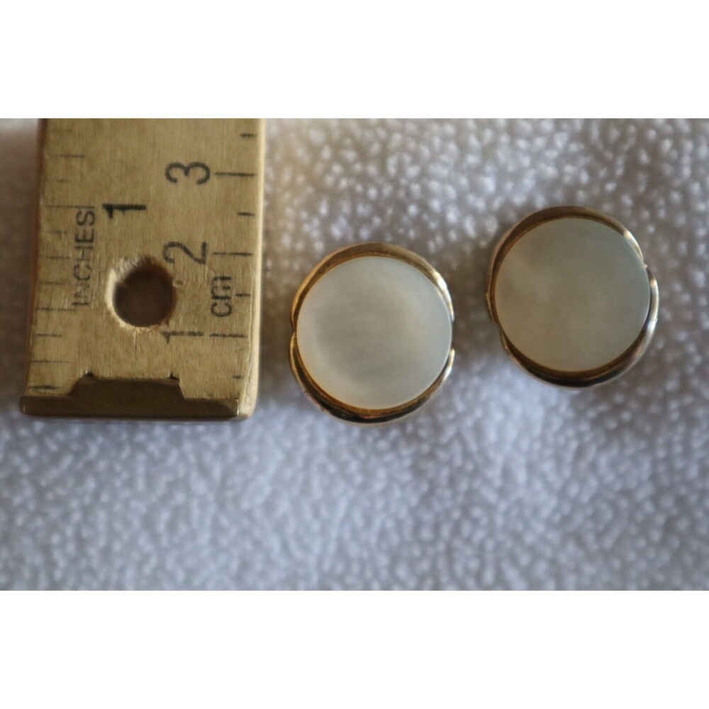 Vintage Gold Tone Bergere Signed Mother Of Pearl Clip-On Earrings 0.75" - Picture 4 of 11